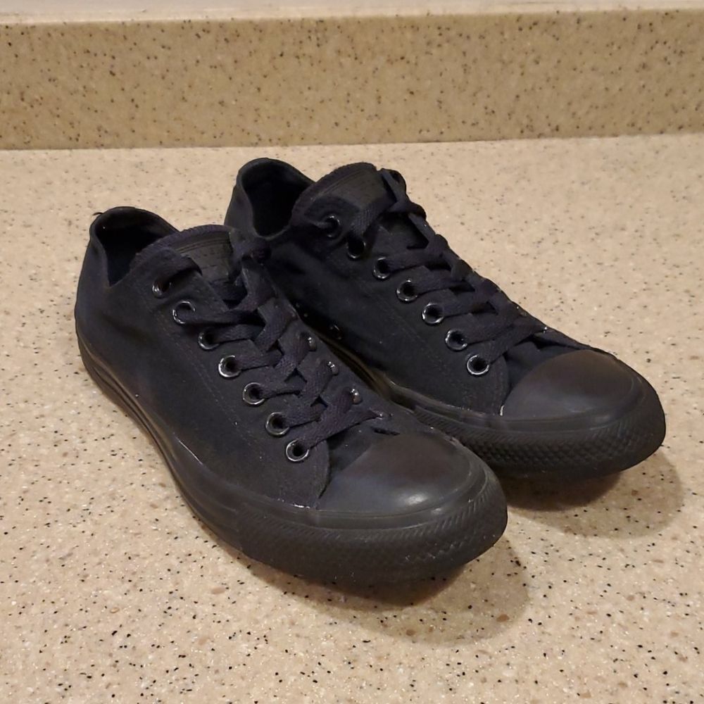 Converse All Black Low Top Shoes M9